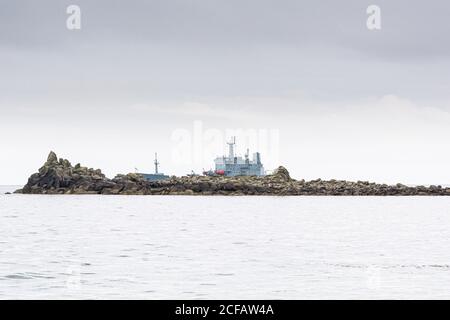 Navire de surveillance maritime HMS Scott au large de la côte de St Mary's, Îles de Scilly Banque D'Images