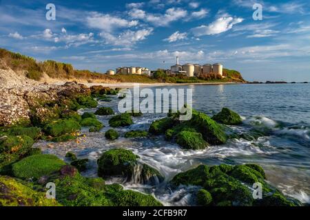 Silos par porti petroliferi a Punta Penna, Vasto Abruzzo, Italie, Europe Banque D'Images