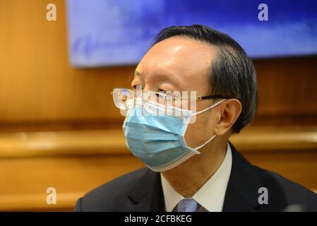 Athènes, Grèce. 04e septembre 2020. Yang Jiechi, membre du Bureau politique et directeur de la Commission des affaires étrangères du Comité central du Parti communiste chinois, lors de la rencontre avec le Premier ministre grec Kyriakos Mitsotakis. (Photo par Dimitrios Karvountzis/Pacific Press/Sipa USA) crédit: SIPA USA/Alay Live News Banque D'Images