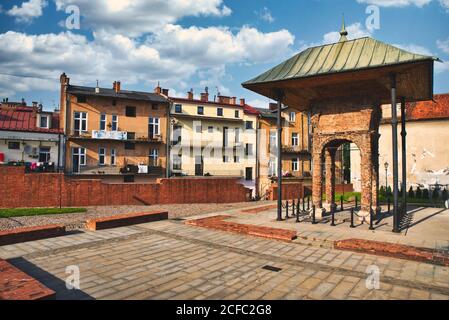 Tarnow, juin 2020: Vestiges de la synagogue juive, Bima ou bimah, également appelé Almemar ou Almemor. Lieu où Torah et Haftarah sont lus sur le SAB Banque D'Images