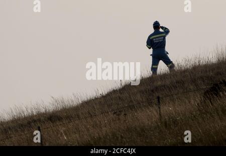 Beachy Head, Sussex, Royaume-Uni. Les gardes-côtes et la police assistent à un incident impliquant une chute des hautes falaises de cette région. Banque D'Images