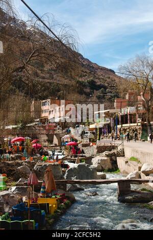 Aller-retour, montagnes de l'Atlas dans la vallée de l'Ourika, hotspot touristique, Maroc Banque D'Images