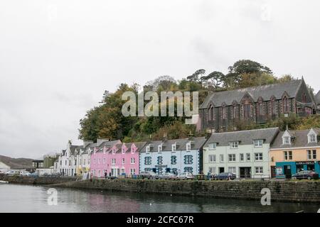 Maisons colorées sur l'île de Skye à Portree Banque D'Images