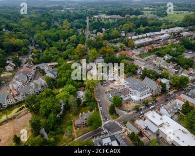 Vue aérienne de la ville historique de New Hope, Pennsylvanie La petite ville résidentielle de banlieue aux États-Unis Banque D'Images