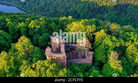Le château de Montclair en ruines au-dessus de la boucle Saar près de Mettlach, Sarre, Allemagne Banque D'Images