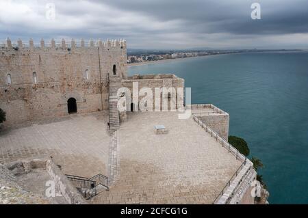 La cour du château médiéval des templiers à Peniscola, Castellon Espagne. Banque D'Images