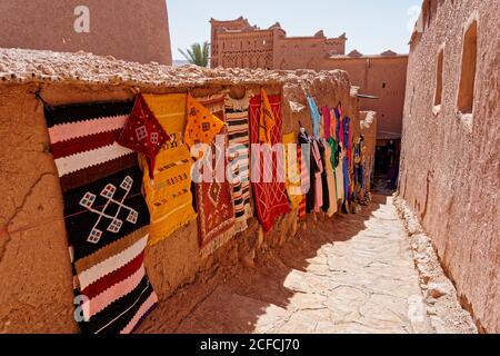 Ait Benhaddou, artisanat, création, Maroc, tapis, traditionnel, culture, couleur, commerce Banque D'Images