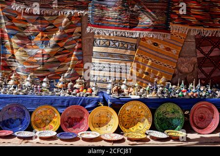 Ait Benhaddou, artisanat, création, Maroc, poterie, tapis, traditionnel, culture, couleur, commerce Banque D'Images