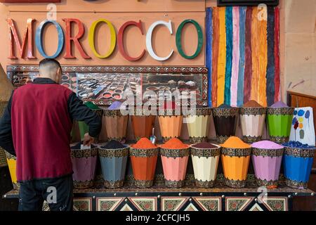 Couleurs, créatif, magasin d'alimentation, Marrakech, Maroc, épices, la Médina, santé, régime, saveur Banque D'Images