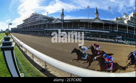 Louisville, Kentucky, États-Unis. 4 septembre 2020. Le 4 septembre 2020 : ShaustheDevil, #7, monté par le jockey Florent Geroux, remporte les Longines Kentucky Oaks à l'occasion de la journée Kentucky Oaks. Les courses sont organisées sans fans en raison de la pandémie de coronavirus qui a frappé le monde et la nation pendant une grande partie de l'année, avec seulement le personnel essentiel, les médias et les connexions de propriété autorisés à assister à Churchill Downs à Louisville, Kentucky. Scott Serio/Eclipse Sportswire/CSM/Alamy Live News Banque D'Images