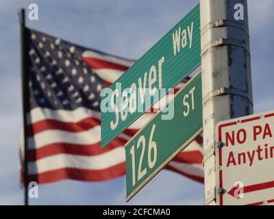 Queens, États-Unis. 04e septembre 2020. Un panneau indiquant Seaver Way, nommé d'après le lanceur de renommée du hall des mets Tom Seaver, est accroché sur une rue à l'extérieur de Citi Field avant que les mets de New York jouent aux Phillies de Philadelphie le vendredi 4 septembre 2020 à New York. 'Tom FLOWY' qui a remporté 311 victoires en carrière et a mené les mets à un titre de série mondiale en 1969 est mort de complications de la démence de corps de Lewy et de COVID-19 photo par John Angelillo/UPI crédit: UPI/Alay Live News Banque D'Images