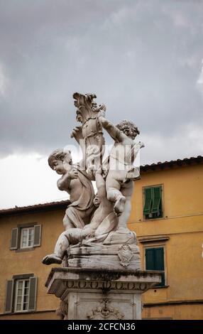 Fontana Dei Putti, Angel, Piazza Dei Miracoli, Pise, Toscane, Italie Banque D'Images