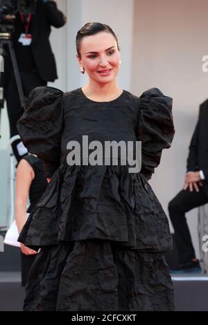 Venise, Italie. 04e septembre 2020. Arisa marche le tapis rouge devant le film 'Padrenostro' au 77e Festival du film de Venise le 04 septembre 2020 à Venise, Italie. Crédit : Annalisa Flori/Media Punch/Alamy Live News Banque D'Images