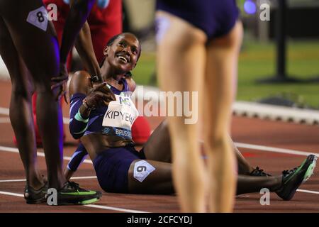 Bruxelles, Belgique. 4 septembre 2020. La foi kényane Kipyegon réagit après les 1000m Women à l'événement d'athlétisme Diamond League Memorial Van Damme au stade du Roi Baudouin à Bruxelles, Belgique, le 4 septembre 2020. Credit: Zheng Huansong/Xinhua/Alay Live News Banque D'Images