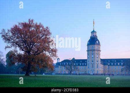Allemagne, Bade-Wurtemberg, Karlsruhe, dans le jardin du château. Banque D'Images