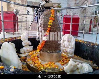 Un gros plan de shiva linga. Dans un temple à New Delhi. Également appelé Lingam. Banque D'Images