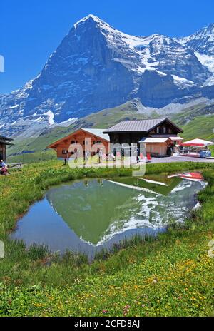 Huttes de montagne sur la Kleine Scheidegg en face de l'Eiger, Wengen, région de la Jungfrau, Alpes bernoises, Oberland bernois, canton de Berne, Suisse Banque D'Images