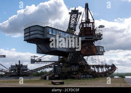 Allemagne, Saxe-Anhalt, Gräfenhainichen, anciennes pelles à charbon brun, technologie minière à ciel ouvert, Ferropolis, ville de fer. Banque D'Images