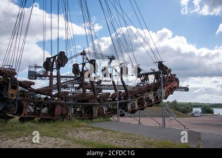 Allemagne, Saxe-Anhalt, Gräfenhainichen, anciennes pelles à charbon brun, technologie minière à ciel ouvert, Ferropolis, ville de fer. Banque D'Images