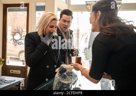 DATE DE SORTIE: Novembre 25, 2020 TITRE: Gest Season STUDIO: TriStar Pictures DIRECTOR: CLEA Duvall PLOT: Une jeune femme avec un plan de proposer à sa petite amie pendant que lors de la fête annuelle de sa famille découvre que son partenaire n'est pas encore venu à ses parents conservateurs. AVEC: KRISTEN STEWART COMME ABBY, DAN LEVY, SARAB KAMOO. (Image de crédit : © TriStar Pictures/Entertainment Pictures) Banque D'Images