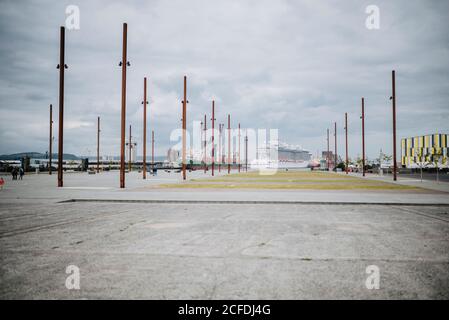 Les postes marquent le site de construction du Titanic, Titanic Museum, Belfast, Irlande du Nord Banque D'Images