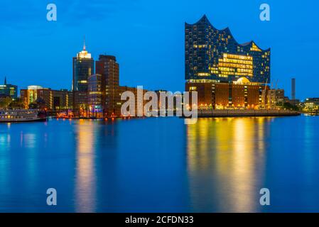 Allemagne, Hambourg, Elbe Philharmonic Hall, Kehrwiederspitze, Niederhafen, Columbus Haus, bateau à aubes Mississippi Queen Banque D'Images