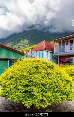 Maisons coloniales en Hell-Bourg, l'un des plus beaux villages de France, bassin volcanique du Cirque de la Salazie, 930 m au-dessus du niveau de la mer, Réunion Banque D'Images