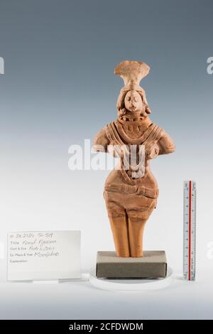 Figurine femelle d'argile, de Mohenjo daro, galerie de civilisation de la vallée de l'Indus, Musée national du Pakistan, Karachi, Sindh, Pakistan, Asie du Sud, Asie Banque D'Images