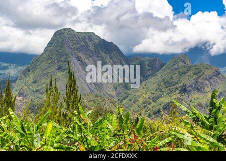 Point de vue du jour Enfer Bourg, vue du Piton d'Anchain dans le bassin volcanique du Cirque de Salazie, 1356 m, Hell-Bourg, Ile de la Réunion, France, Banque D'Images