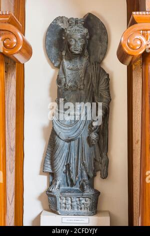 Ancienne statue de Gandhara Bodhisattva, sculpture en pierre, Galerie de Gandhara, Musée national du Pakistan, Karachi, Sindh, Pakistan, Asie du Sud, Asie Banque D'Images