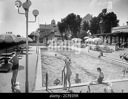 Légende originale: Egypte. Le Caire. Hôtels. MENA House. La piscine - emplacement: Egypte--le Caire ca. 1934-1939 Banque D'Images