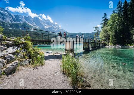 Sur le chemin de l'Eibsee sous la Zugspitze, Bavière, Allemagne Banque D'Images