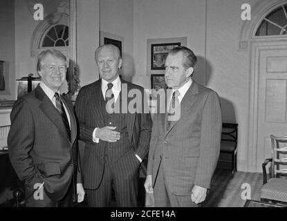 Jimmy carter Gerald Ford et Richard Nixon se réunissent à la Maison Blanche pendant les funérailles de Hubert Humphreys. CA. 15 janvier 1978 Banque D'Images