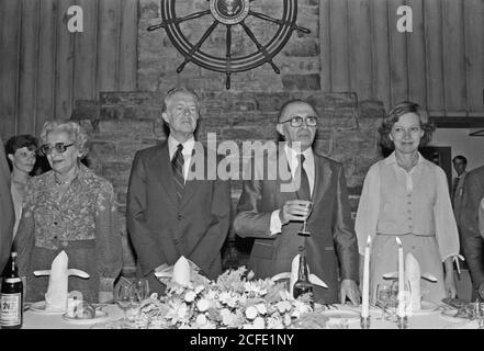 Mme Begin Jimmy carter Menahem Begin et Rosalynn carter participent à un dîner israélien. CA. 8 septembre 1978 Banque D'Images