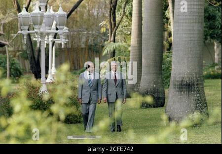 Jimmy carter et le président Carlos Perez font le tour de la résidence présidentielle de la Casona Venezuela. 28 mars 1978 Banque D'Images