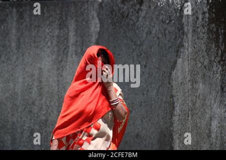 Dehradun, Uttarakhand/Inde - août 01 2020 : femmes indiennes pauvres, portant un masque. Banque D'Images