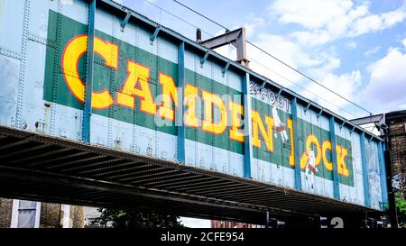 Pont de chemin de fer Camden Lock Crossing sans personne Banque D'Images