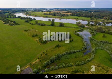 Allemagne, Saxe-Anhalt, Glindenberg, Weiher an der Elbe, zone inondée, vue aérienne avec drone. Banque D'Images