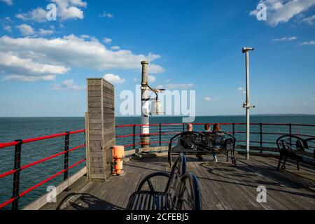 Les bateaux de sauvetage RNLI sonnez à Southend Pier. Sonnette d'avertissement au bout de Southend sur la jetée de Sea. Banque D'Images