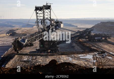 19 janvier 2019, Juechen, Rhénanie-du-Nord-Westphalie, Allemagne - Pelle hydraulique à roue à godets dans la mine de lignite RWE Garzweiler, Rheinisches Braunkohlerevier Banque D'Images