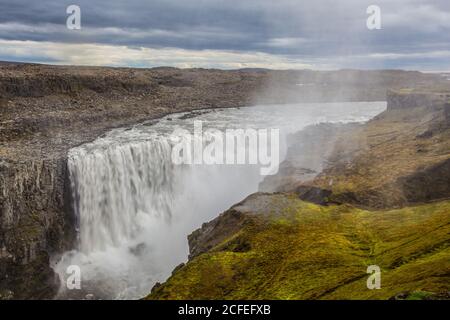 Dettifoss, la plus grande cascade d'eau d'Europe, dans la partie nord de l'Islande. Banque D'Images