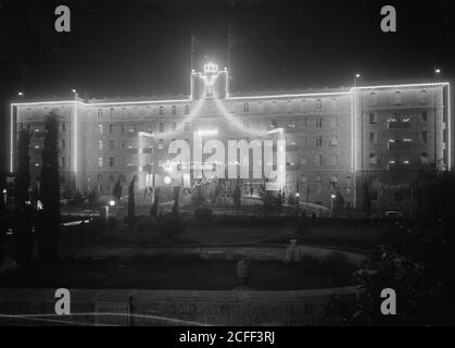 Légende originale: Couronnement le roi George VI Illuminations. Mai 12 1937. Hôtel King David - emplacement : Jérusalem ca. 1937 Banque D'Images