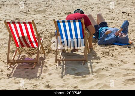 Bournemouth, Dorset, Royaume-Uni. 5 septembre 2020. Météo au Royaume-Uni : les plages de Bournemouth sont ensoleillées, tandis que les amateurs de plage se dirigent vers le bord de mer pour profiter du soleil. Crédit : Carolyn Jenkins/Alay Live News Banque D'Images