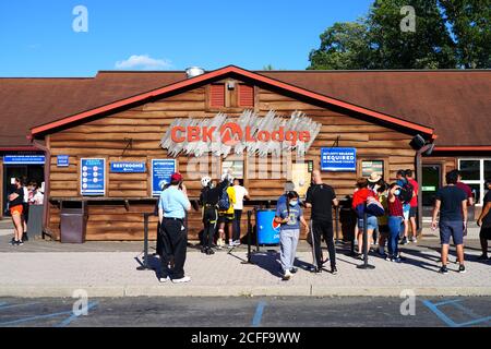 TANNERSVILLE, PA -30 AOÛT 2020 - vue sur la station de ski de Camelback Mountain, une grande station de ski dans les montagnes Poconos en Pennsylvanie, États-Unis. Banque D'Images