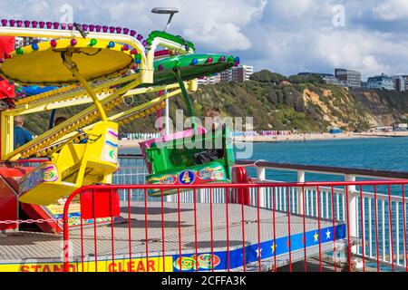 Bournemouth, Dorset, Royaume-Uni. 5 septembre 2020. Météo au Royaume-Uni : les plages de Bournemouth sont ensoleillées, tandis que les amateurs de plage se dirigent vers le bord de mer pour profiter du soleil. Crédit : Carolyn Jenkins/Alay Live News Banque D'Images