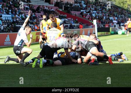 Twickenham, Royaume-Uni. Le 05septembre 2020. Elliott Stooke de Bath Rugby a essayé de le faire 13-18 lors du match de rugby Gallagher Premiership entre Harlequins et Bath Rugby à Twickenham Stoop, Twickenham, Angleterre, le 5 septembre 2020. Photo de Ken Sparks. Utilisation éditoriale uniquement, licence requise pour une utilisation commerciale. Aucune utilisation dans les Paris, les jeux ou les publications d'un seul club/ligue/joueur. Crédit : UK Sports pics Ltd/Alay Live News Banque D'Images