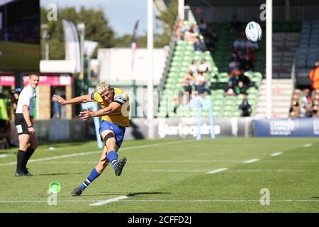 Twickenham, Royaume-Uni. Le 05septembre 2020. Rhys Priestland of Bath Rugby marque une conversion pour en faire 13-20 lors du match de rugby Gallagher Premiership entre Harlequins et Bath Rugby à Twickenham Stoop, Twickenham, Angleterre, le 5 septembre 2020. Photo de Ken Sparks. Utilisation éditoriale uniquement, licence requise pour une utilisation commerciale. Aucune utilisation dans les Paris, les jeux ou les publications d'un seul club/ligue/joueur. Crédit : UK Sports pics Ltd/Alay Live News Banque D'Images