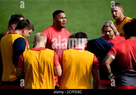 Solde Sharks's Manu Tuilagi (au centre) avant le match de la Gallagher Premiership contre son ancienne équipe Leicester Tigers à Welford Road, Leicester. Banque D'Images