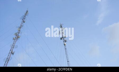 Vue de l'antenne du réseau téléphonique Banque D'Images