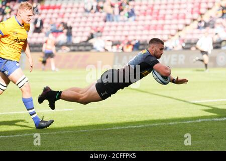 Twickenham, Royaume-Uni. Le 05septembre 2020. JAMES LANG de Harlequins marque une consolation essayez d'obtenir le score 27-41 lors du match de rugby Gallagher Premiership entre Harlequins et Bath Rugby à Twickenham Stoop, Twickenham, Angleterre, le 5 septembre 2020. Photo de Ken Sparks. Utilisation éditoriale uniquement, licence requise pour une utilisation commerciale. Aucune utilisation dans les Paris, les jeux ou les publications d'un seul club/ligue/joueur. Crédit : UK Sports pics Ltd/Alay Live News Banque D'Images